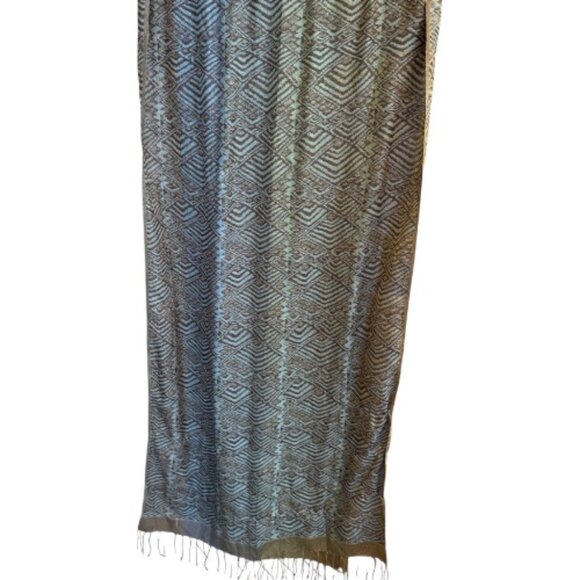 Neeru Kumar 100% Silk Shawl with Fringe - Picture 4 of 4